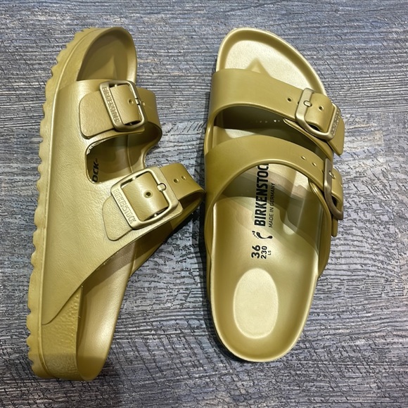 Birkenstock’s Eva Glamour Gold color - Picture 2 of 6